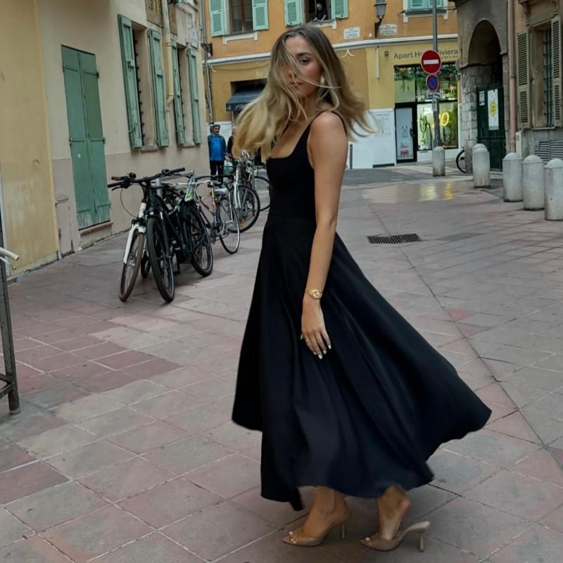 Элегантное женское платье без рукавов однотонной расцветки с квадратным вырезом - Коллекция весна/лето 2025