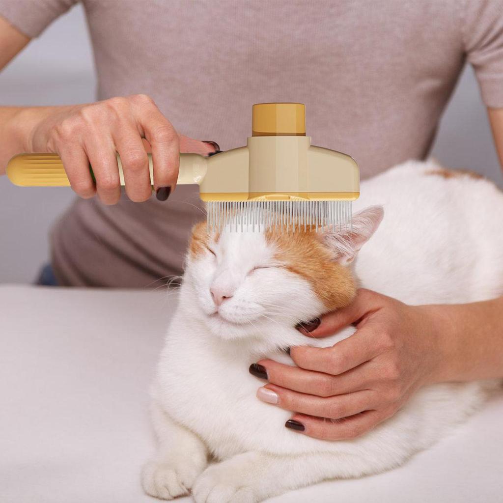 Расческа для кошек самоочищающаяся массажная щетка для питомцев нескользящая рукоятка эргономичная ручка распутывающая расческа для ухода за собаками и кошками пуходерка