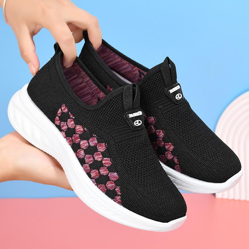 Женская обувь для ходьбы 2025 осень новая повседневная ленивая обувь дышащая из мухоткани на мягкой подошве для женщин среднего и пожилого возраста обувь для мамы
