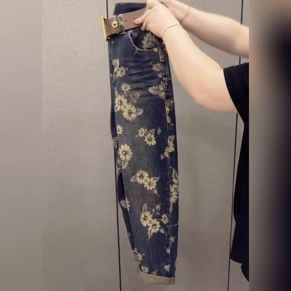 Женские винтажные джинсы-гаремы с высокой талией и цветочным принтом - Весенняя коллекция 2025