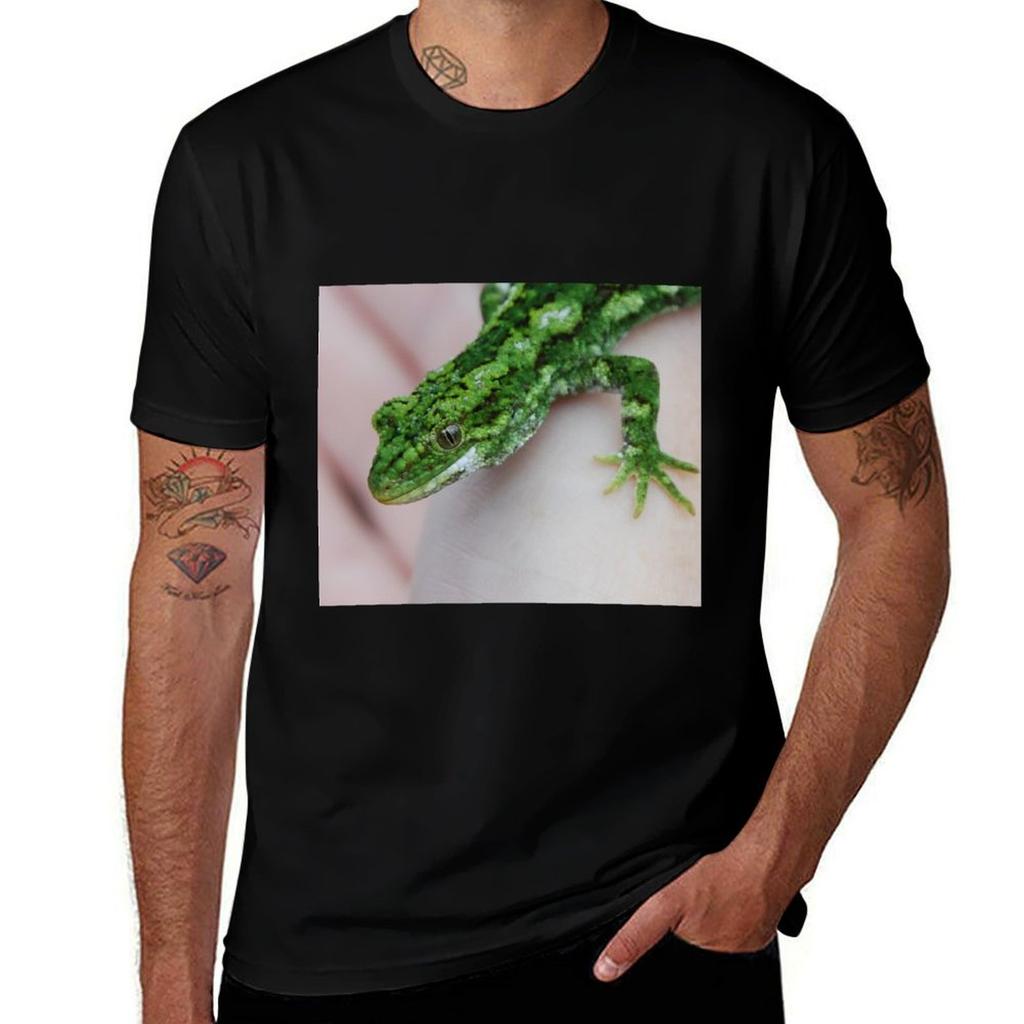 CloseUp Green And White Gecko TShirt Work Style Casual TShirt