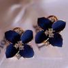 1 пара серег в форме цветка гардении, блестящие стразы, контрастный цвет, гальваническое покрытие, антикоррозийные, антиаллергенные
