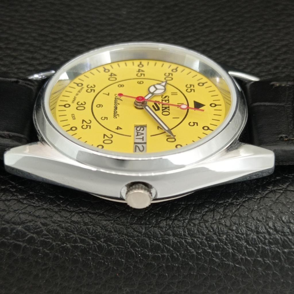 ЯПОНСКИЕ ВИНТАЖНЫЕ ОТРЕМОНТИРОВАННЫЕ МУЖСКИЕ АВТОМАТИЧЕСКИЕ ЧАСЫ SEIKO 5 С ЖЕЛТЫМ ЦИФЕРБЛАТОМ a444628-1