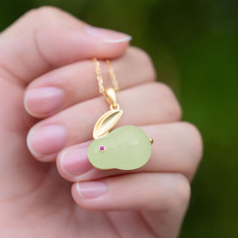 Древний золотой хотанский нефритовый кролик кулон женское нефритовое ожерелье кролика высокого уровня небольшой толпы дизайн модный