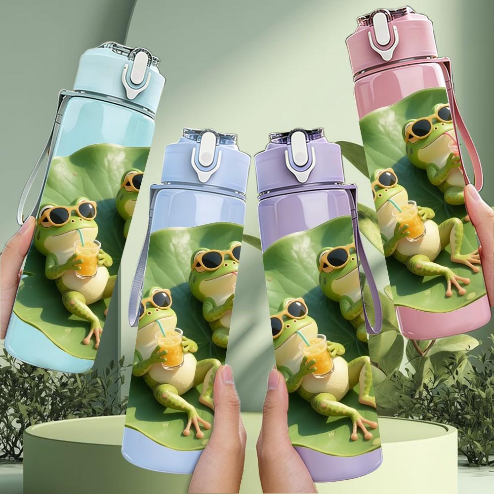 1PC Two Frogs On Lotus Leaf Print 750ml Color Plastic Sports Water Bottle Leakproof Flip Straw Lid Suitable for Sports Office Home Use