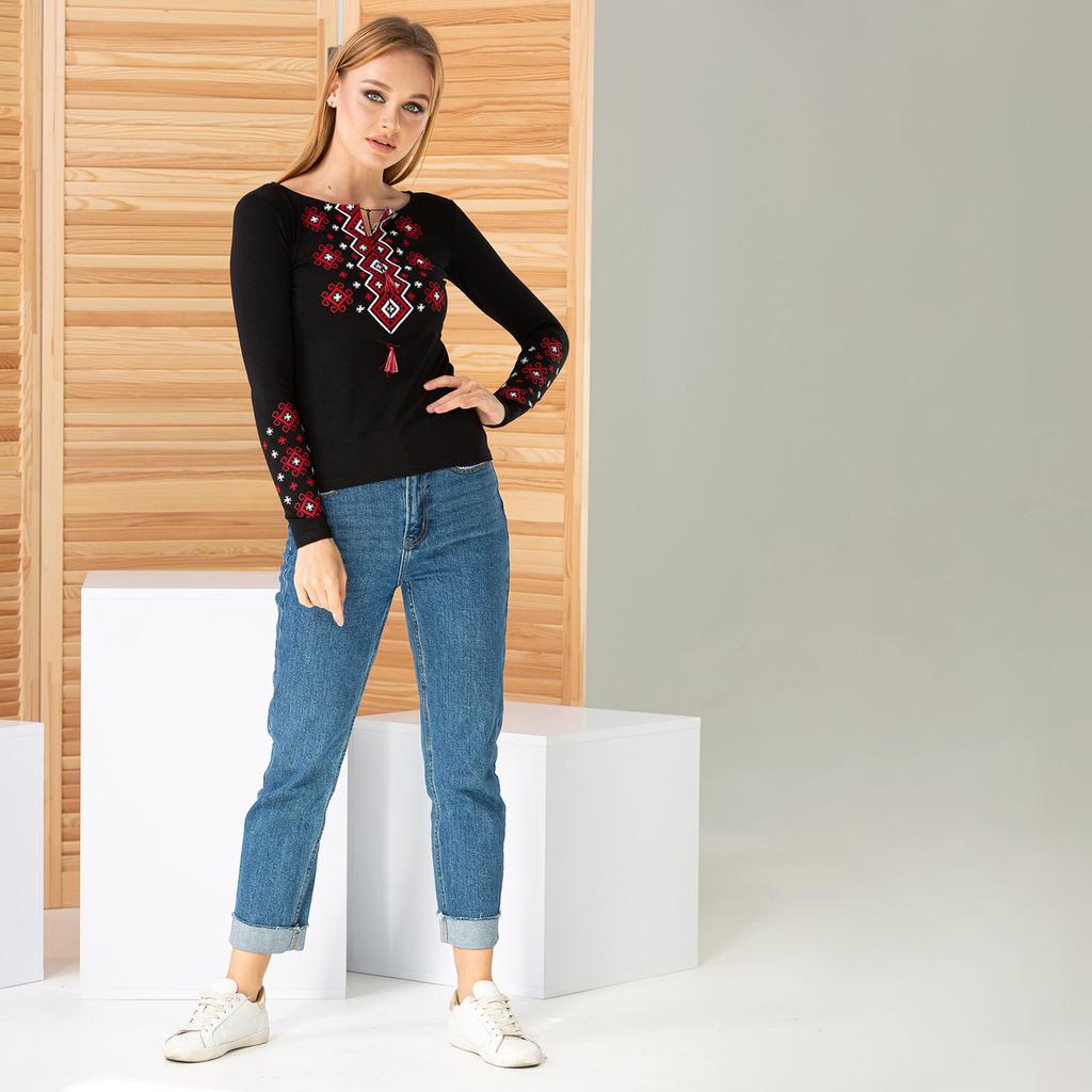 Женская футболка с длинным рукавом вышитый узор орнамент на груди и рукавах