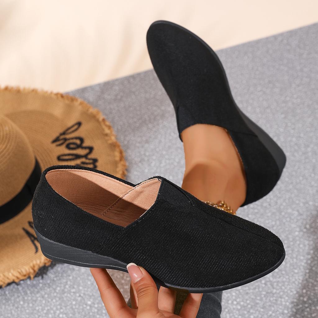 Fashion 2025 Summer Women Slip-On Flats Shoes Breathable Casual Loafers Fashionable Old Cloth Round Toe Sneakers Women Zapatos De Mujer