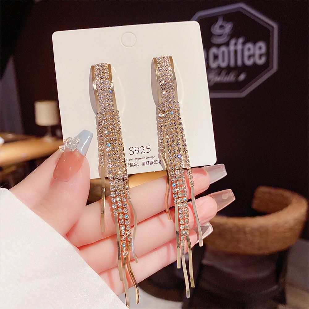 Diamond-studded Fairy Earrings Fashion Sense of Temperament Super Fairy Tassels Show Thin Earrings Exaggerated Earrings.