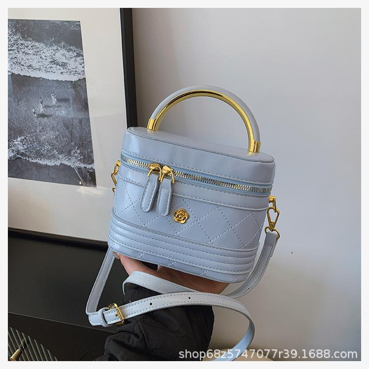 This Year's Popular Box Bag Women's 2025 New Diamond Embroidered Thread Handbag Trendy Small Fragrant Style One Shoulder Messenger Bag