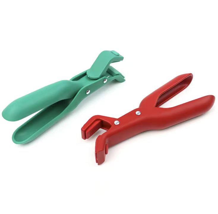 Multi-Purpose Anti-Scald Tool for Bowls, Plates, Pans, Serving as Holder, 2 Counts Hot Plate Gripper, Clip in Kitchen Red & Green.