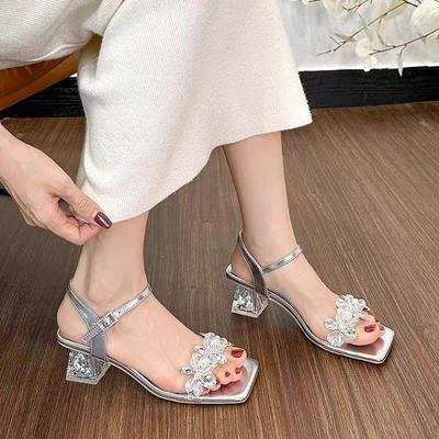 Женская обувь с пряжкой на ремне, современные женские босоножки с квадратным носком, женские босоножки для вечеринок со стразами и жемчугом, туфли на высоком каблуке для женщин