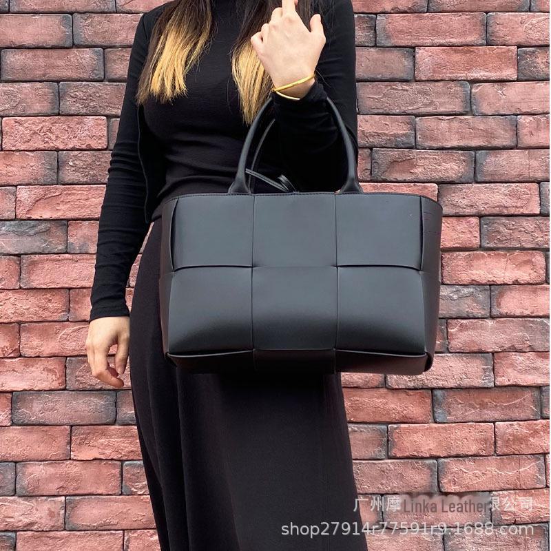 Сумка-тоут из натуральной кожи Six-Grid, весна/лето 2024 г.