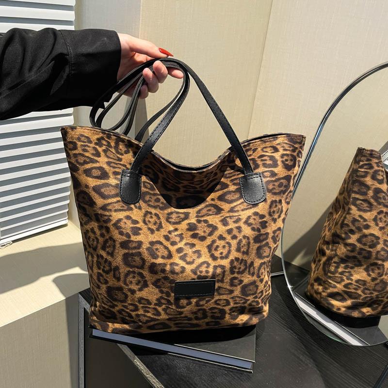 Стильная вместительная сумка-тоут для женщин с шикарным леопардовым принтом для осени и зимы