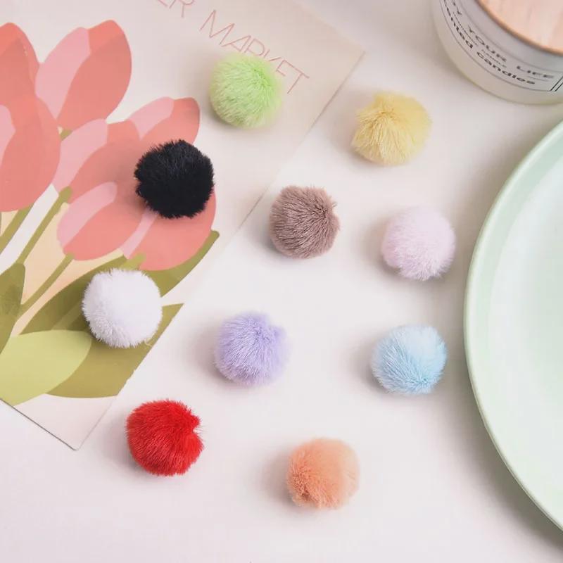 Брелок для ключей в виде разноцветного плюшевого шарика с молочным кулоном, абажуром в виде макарон и вращающейся пряжкой.