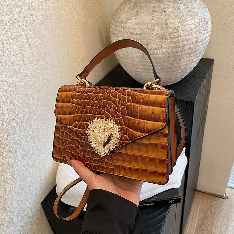 2025 European and American Crocodile Pattern Court Style Portable Underarm Bag Love Pearl Chain Commuter Flip Shoulder Messenger Bag