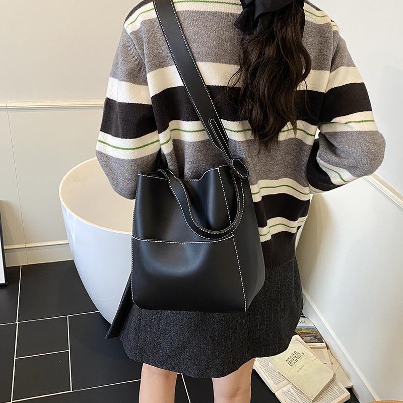 Bag New Autumn Trend Bucket Bag Texture Large Capacity Portable Messenger Bag Shoulder Bag Women