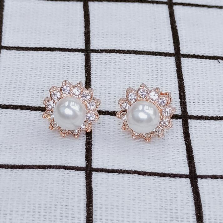 Изысканные клипсы-серьги с цветком из страз и жемчуга, не требующие прокола