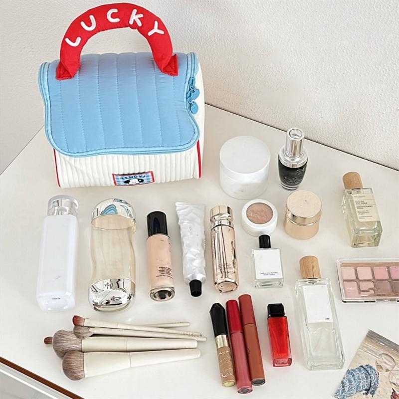 Creative Cosmetic Organizer With Spacious Designs Casual Makeup Bag Handbag For Fashionable Traveler And Everyday Use