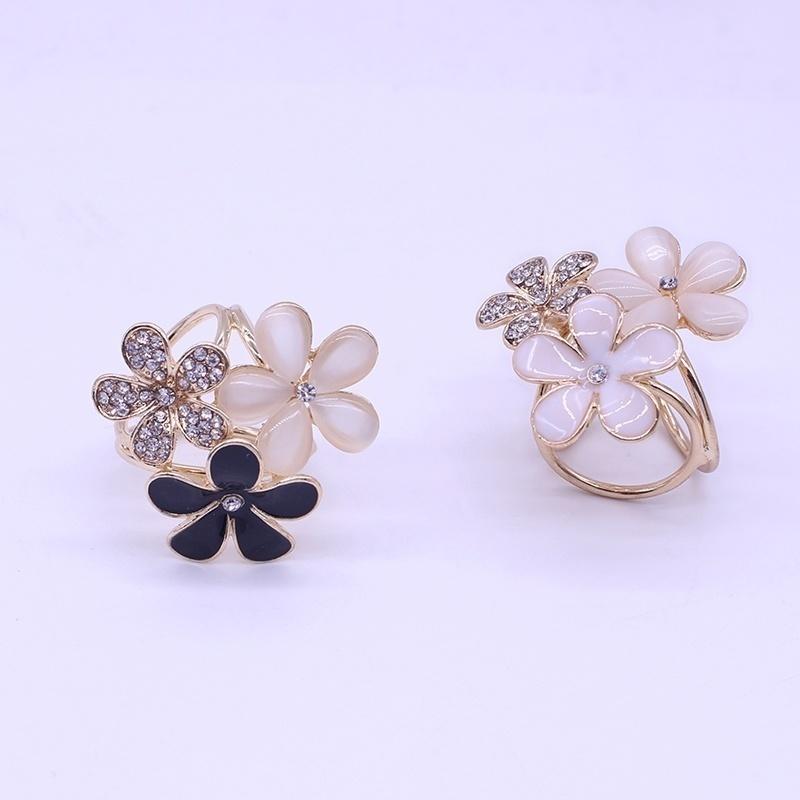 Fashion Flowers Brooch Scarf Buckle Bouquet Crystal Rhinestone Scarf Clips for Women Jewelry