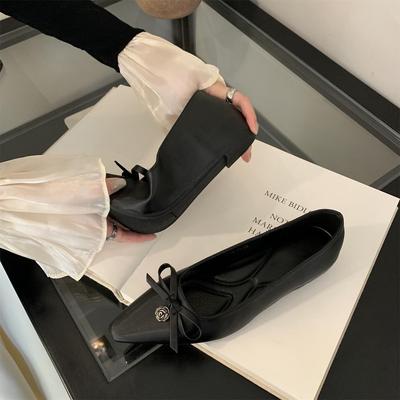 Милая ниша, нежный бант, заостренный носок, неглубокий носок, одинарные туфли для женщин 2024 года, новая модель с увеличением внутренней высоты, мягкая подошва, туфли для бабушек