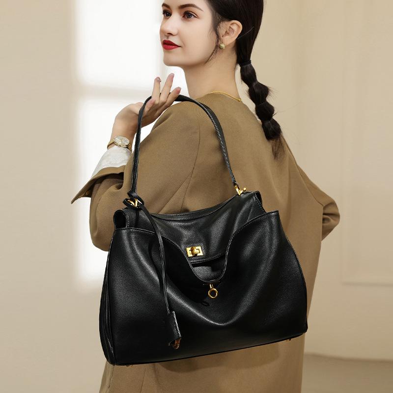 Women's Bag Large Capacity Premium Feeling Armpit Bag Commuter Wind Rodeobag Messenger Cowhide Tote Bag