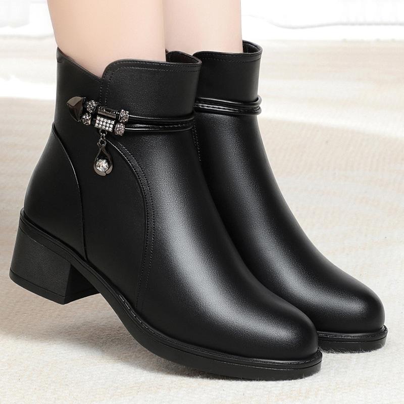 Autumn and Winter New Short Boots Women's Soft Leather Soft Soles Comfortable Boots Velvet Leather Shoes and Elderly Short Cotton Shoes