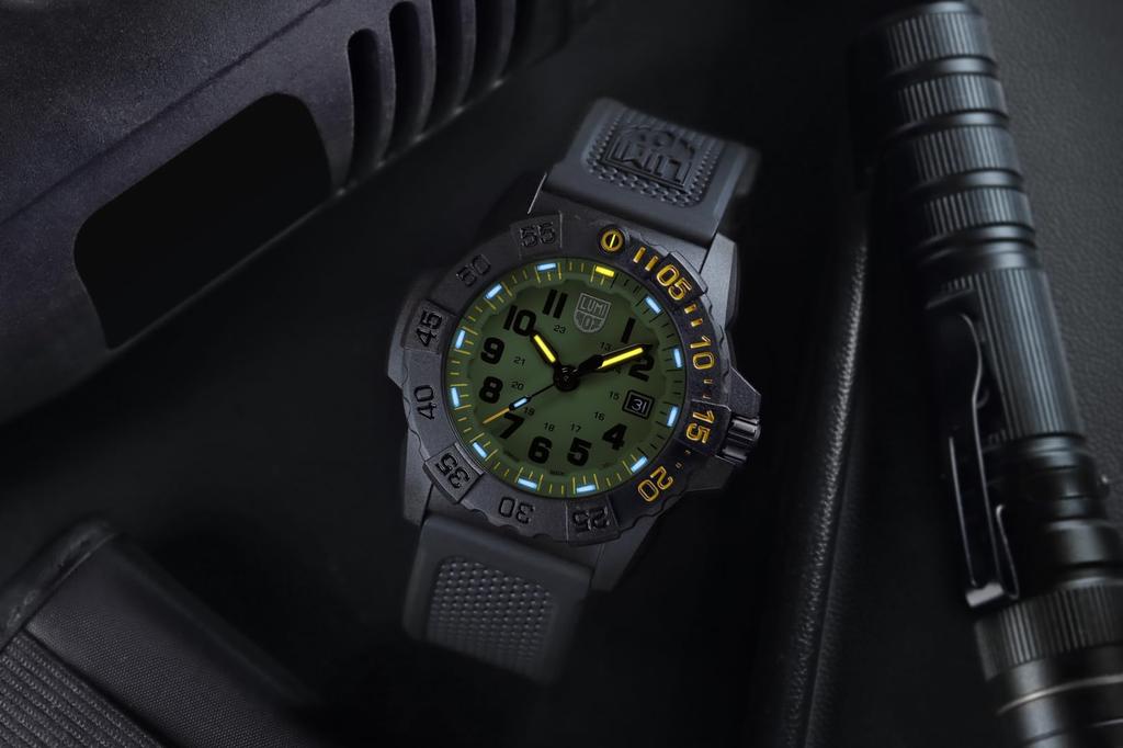 Luminox Военные часы для мужчин и женщин, Аналоговые, Сделано в Швейцарии, Простые, Серия Navy Seal Foundation 3500, Реф.. 3517.NSF.SET