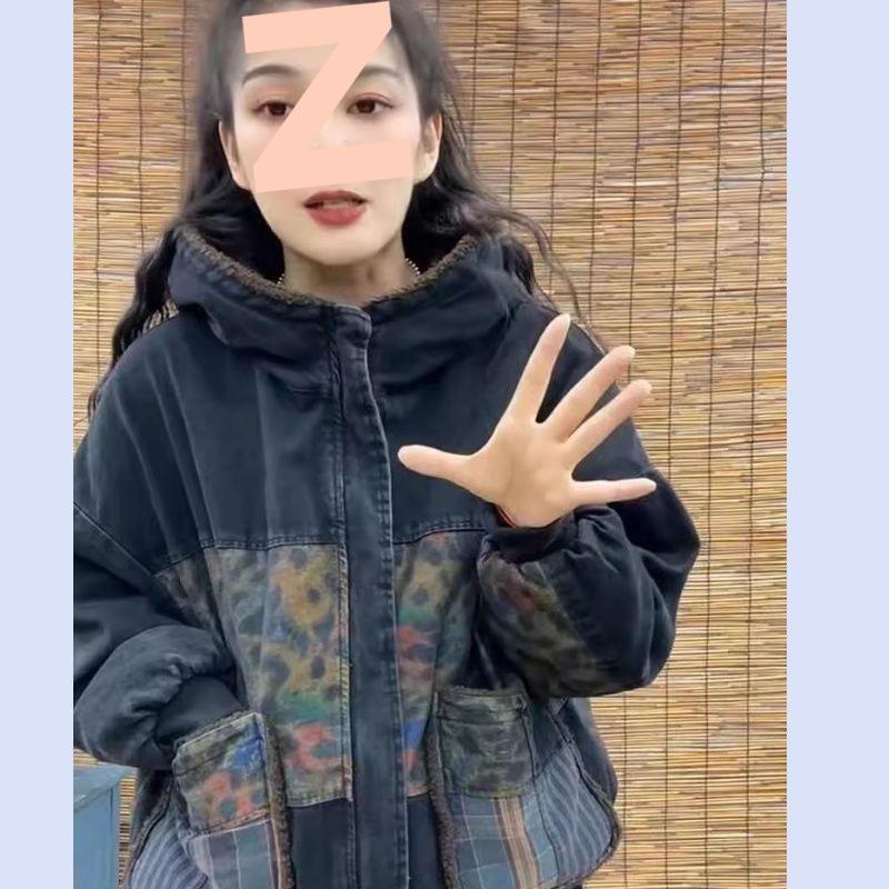 Ретро Принт Джинсовая Куртка с Капюшоном на Флисовой Подкладке – Зимнее Тепло и Приталенный Крой 2025