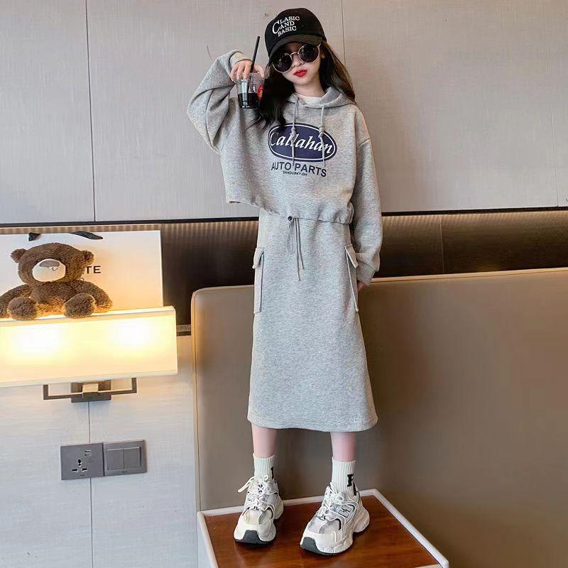 2024 г. Модное платье из двух частей для девочек в корейском стиле с капюшоном и юбкой на весну/осень