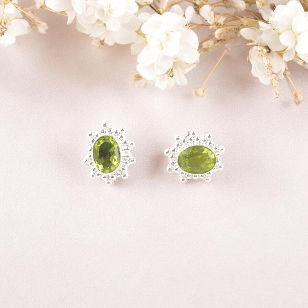 Перидот Драгоценный камень 925 Стерлинговое серебро Ручная работа Ювелирные изделия Пусеты с застежкой-пуссетой 0,54" EE-151-12