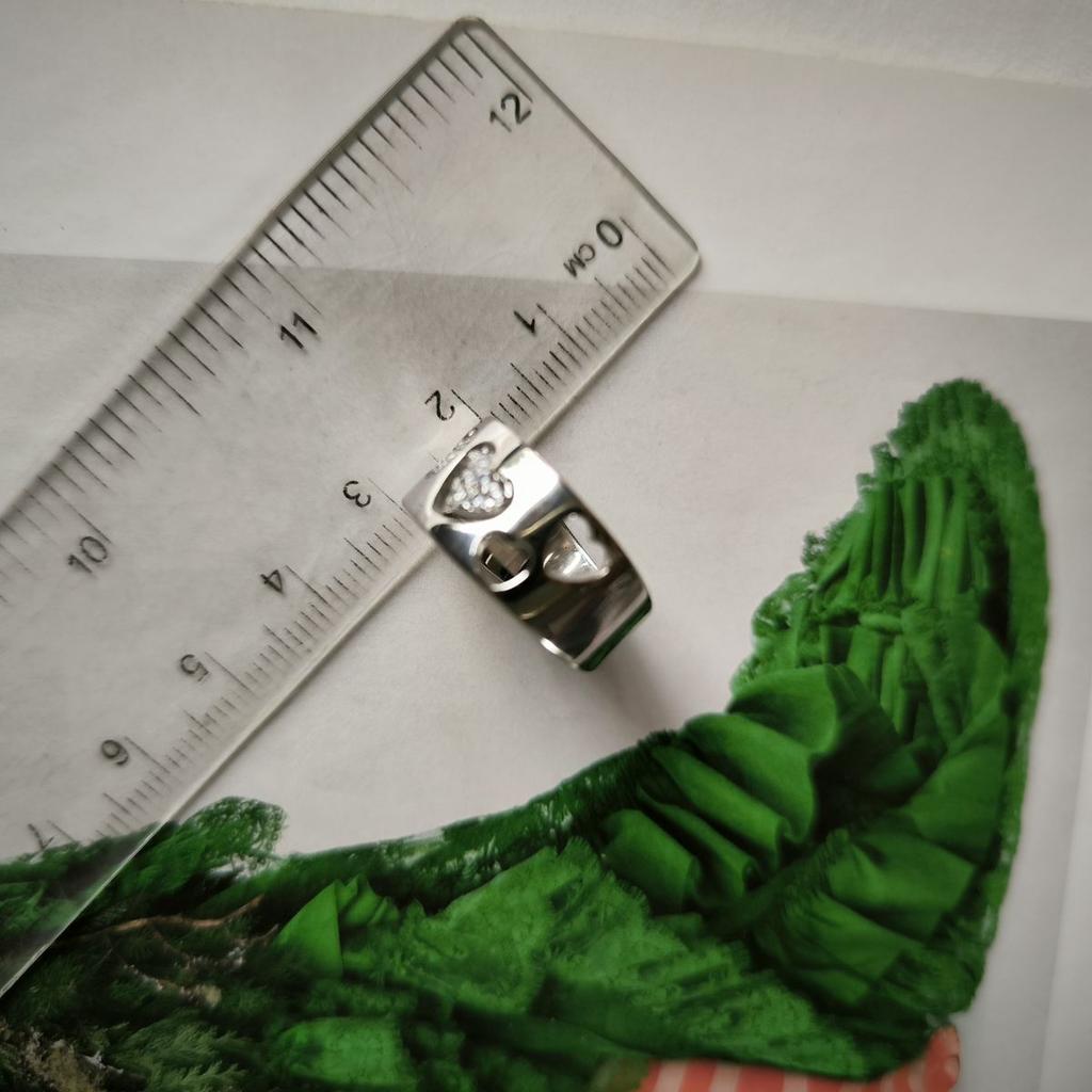 Серебряное кольцо с фианитами, вес изделия 6,3 гр (2181231)