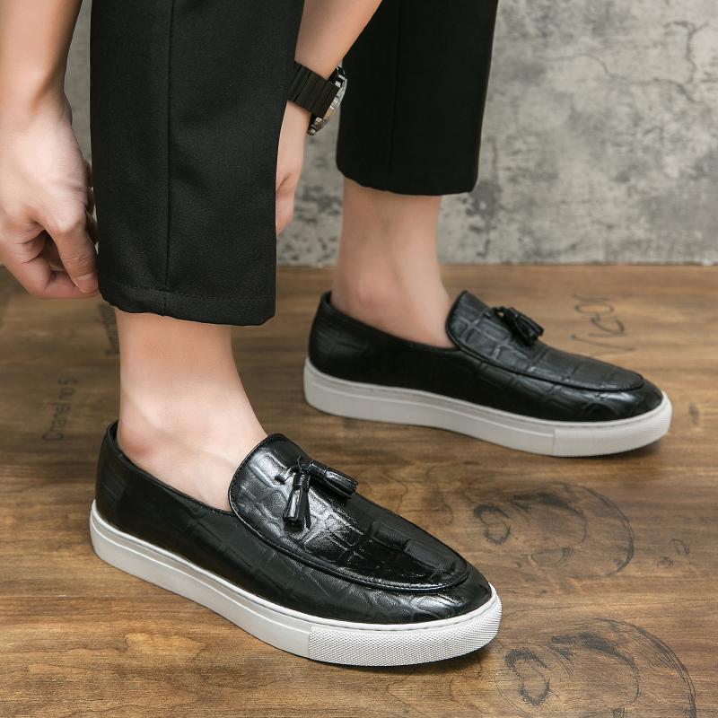 Fashion Classic Mens Casual Loafers Driving Shoes Moccasin Fashion Male Comfortable Slip On Leather Shoes Men Tassel Dress Shoes Big 47