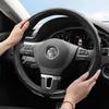 Подходит для Volkswagen Покрытие рулевого колеса с текстурой под карбон Защелкивающееся Волнообразное Спортивный дизайн Прочный защитный корпус Golf Passat Polo Jett