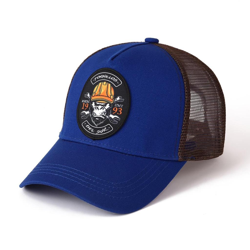 Унисекс летняя бейсболка с вышитой нашивкой