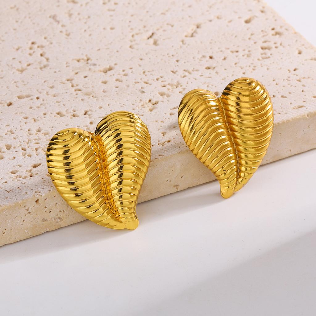 Earrings French light luxury love earrings 1111 simple temperament heart stud earrings titanium steel earrings