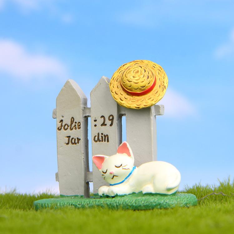 Cat Fence Resin And Hat With Moss Grass Decor For Photo Shoots Giving Gift