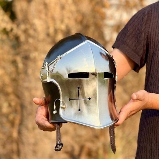 Серебристо-черный барбют Средневековая рыцарская броня Сталь Косплей Костюм на Хэллоуин Барбют с забралом Шлем воина