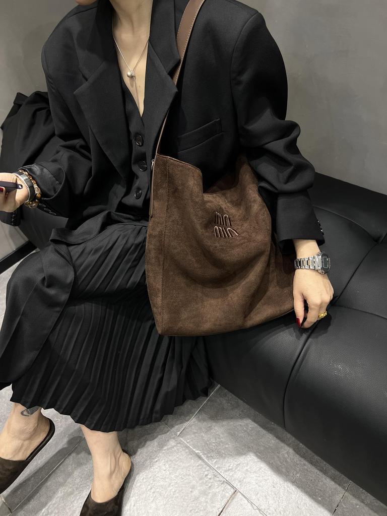 2025 Autumn/Winter Retro Large Capacity Casual Tote Bag for Women - Underarm, Single Shoulder, Mother-Child, Commuter Handheld