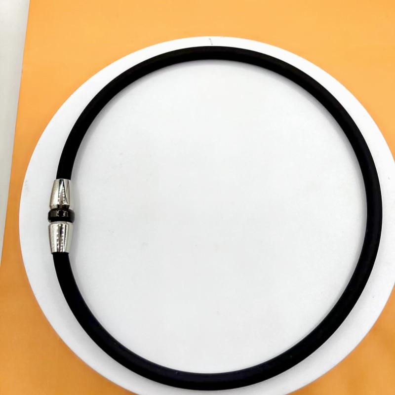 Универсальный немагнитный силиконовый спортивный чокер с золотым титановым кольцом и амулетом Будды