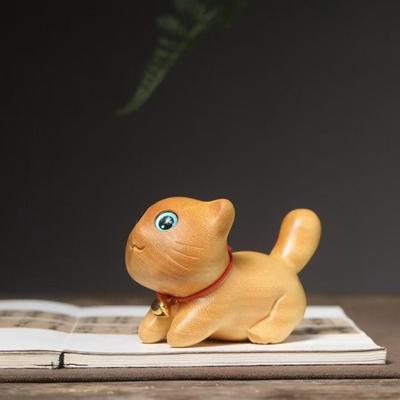 Креативная миниатюрная деревянная статуэтка кошки ручной работы, резьба, мультяшная статуэтка животного, милые натуральные украшения кошки, приносящей удачу, для рабочего стола