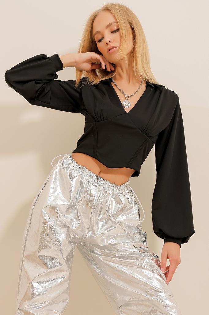 Women's Blouse New Season Fashion Black Polo Neck Stitching Detailed Sleeves Cuffed Crop Knitted Blouse