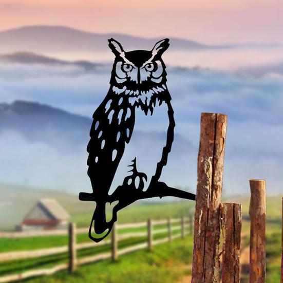 Eagle Flag Tree Stake Metal Animal Silhouette Decoration Garden Decor Animal Sign with Stake for Garden Tree Fence Post Outdoor Decor