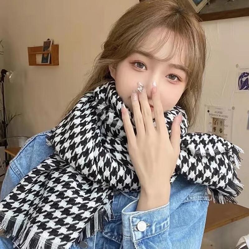 Yuzhaolin Women's Houndstooth Tassel Scarf