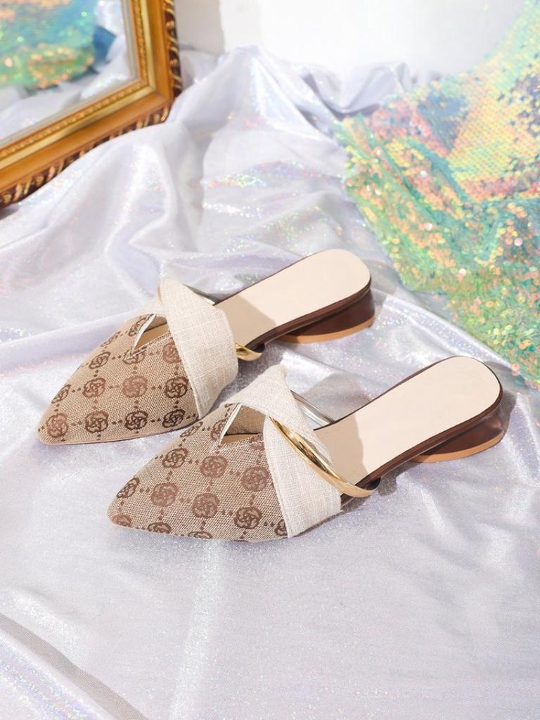 Fashion Women's Low-heeled Sandals Fashion Pointed Shallow Mouth Metal Decoration Soft Soled Slip-resistant Wear Slippers