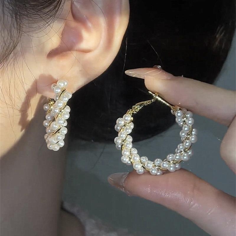 111 silver needle design high-end pearl earrings, new temperament light luxury geometric earrings earrings