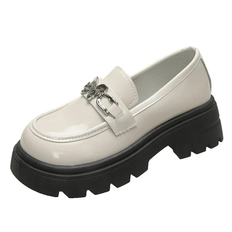 Модные женские туфли из лакированной кожи на толстой подошве с квадратным каблуком и круглым носком, с металлическим украшением, женская обувь с противоскользящим покрытием, удобная для отдыха