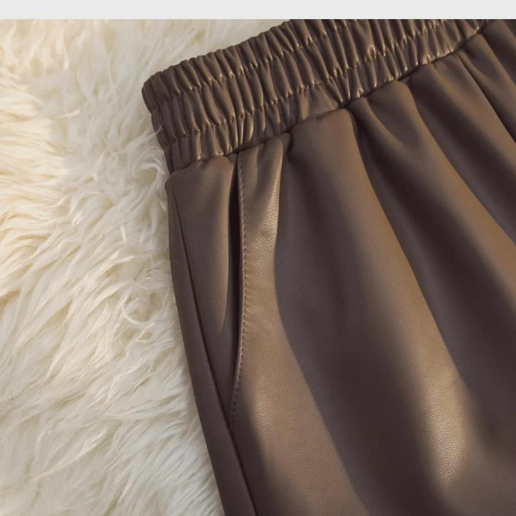 Женские шорты А-силуэта из искусственной кожи с высокой талией на осень/зиму 2023 года — облегающие, модные широкие брюки-ботфорты