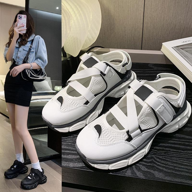 Thick Soled Sandals with Hollowed Out Mesh Breathable and Comfortable Casual and Versatile Sandals