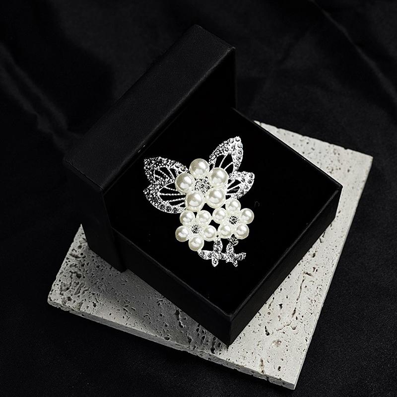 Темпераментные Жемчужные Броши Для Женщин Девушек Нежные Корсажи Элегантные Булавки для Костюма Аксессуары для Одежды Подарки