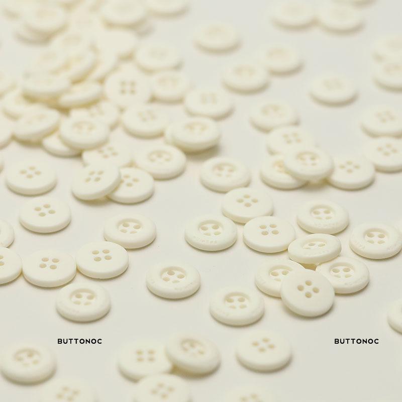 Four-Eye Resin Button Fashion Black And White Button Knitted Cardigan Sleeve Collar Button Shirt Accessories Button